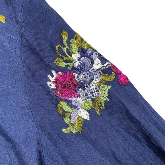 Fig & Flower Navy Blouse (see measurements) Embroidered Flowers Roll Tab Sleeves - Picture 4 of 5